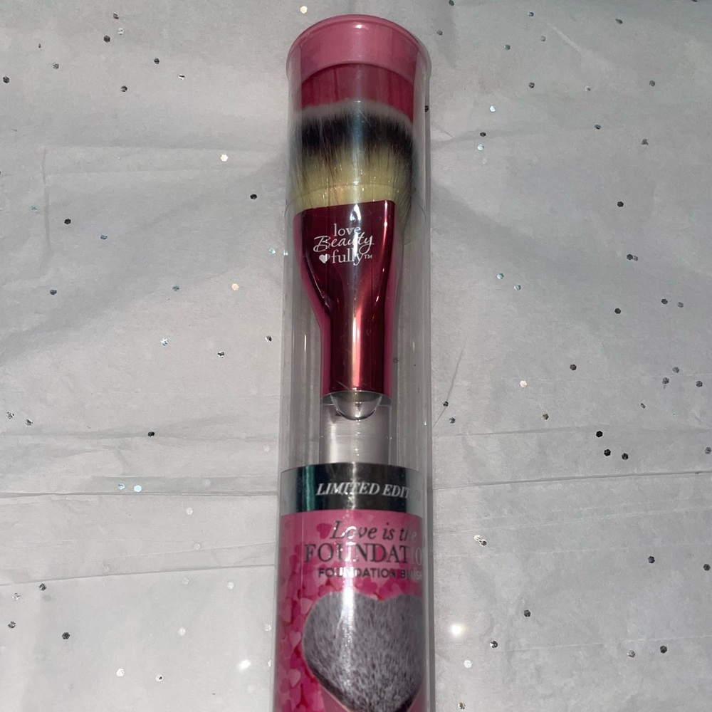 It cosmetics Love is the foundation brush
